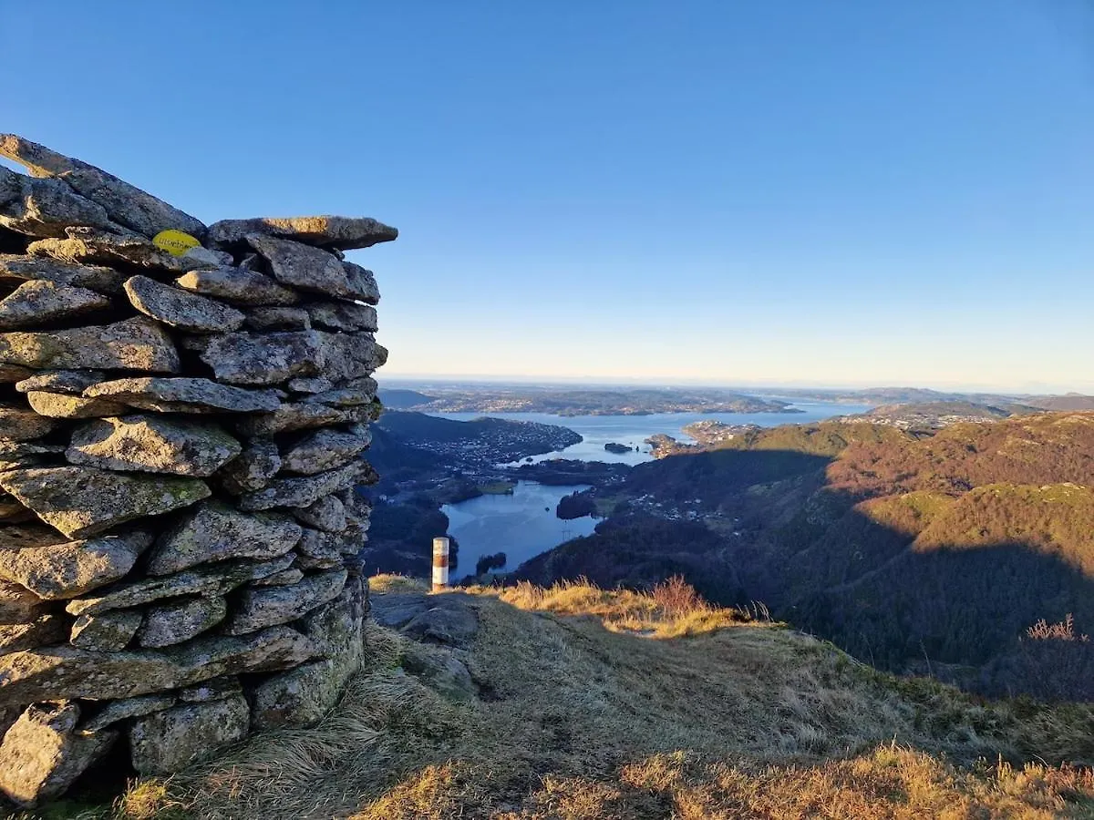 Cozy Flat With Lake View And 15 Min From Bergen 0*,  Noruega